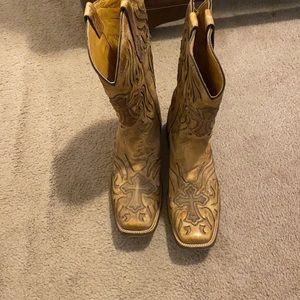 Buckle Exclusive Coral Boots